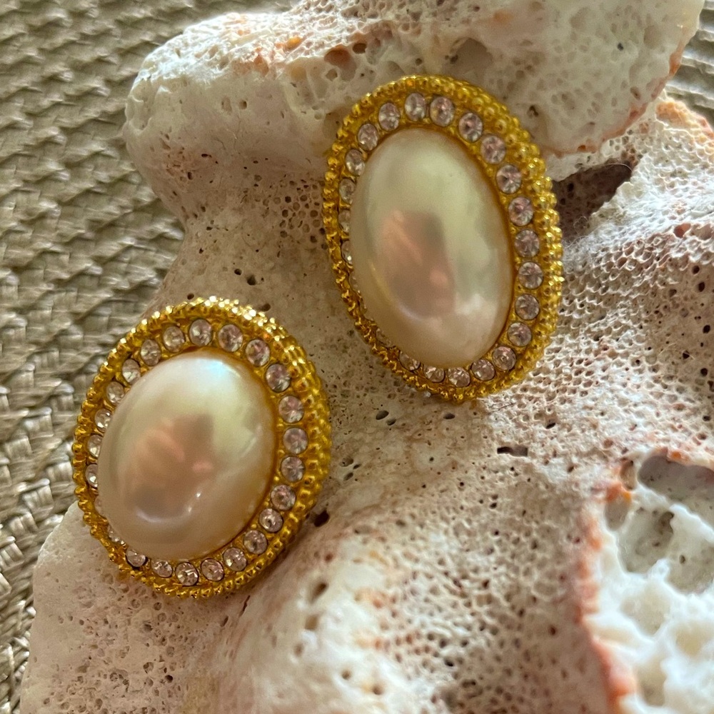 New earrings pearl with gold and rhinestones, a bit heavy
